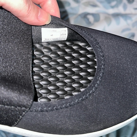 NWOT Black Women’s Crocs Casual Lightweight Slip On Sandals Size 8 Memory Foam - Picture 5 of 5